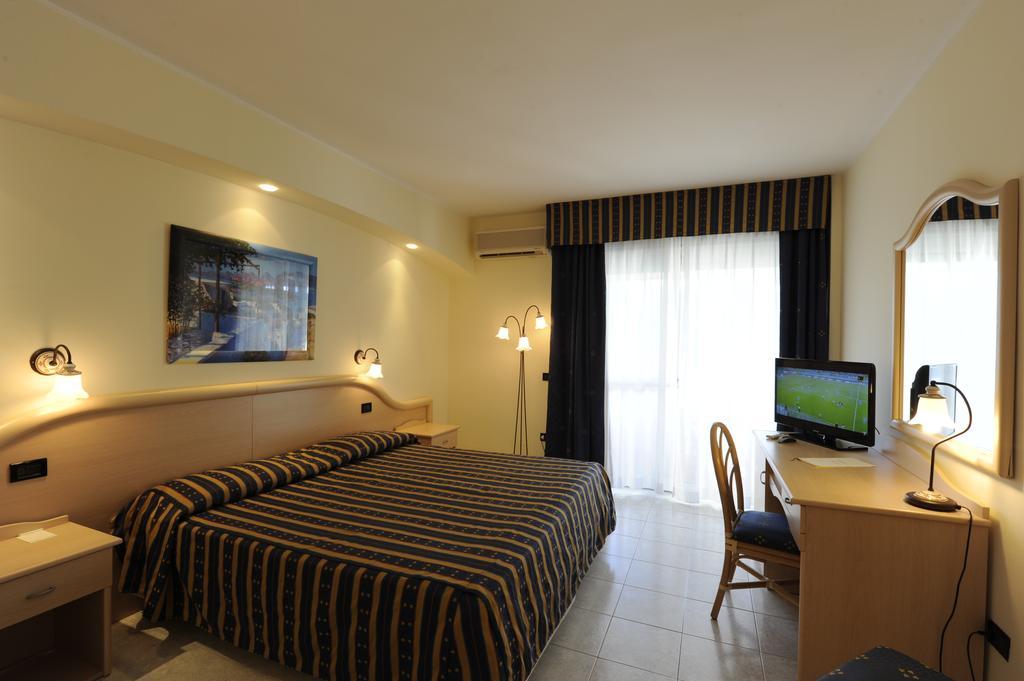 Pugnochiuso Resort Hotel Del Faro Vieste Exterior photo